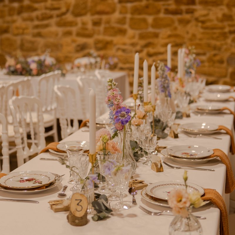Reportage de compositions florales pour une fleuriste de mariage