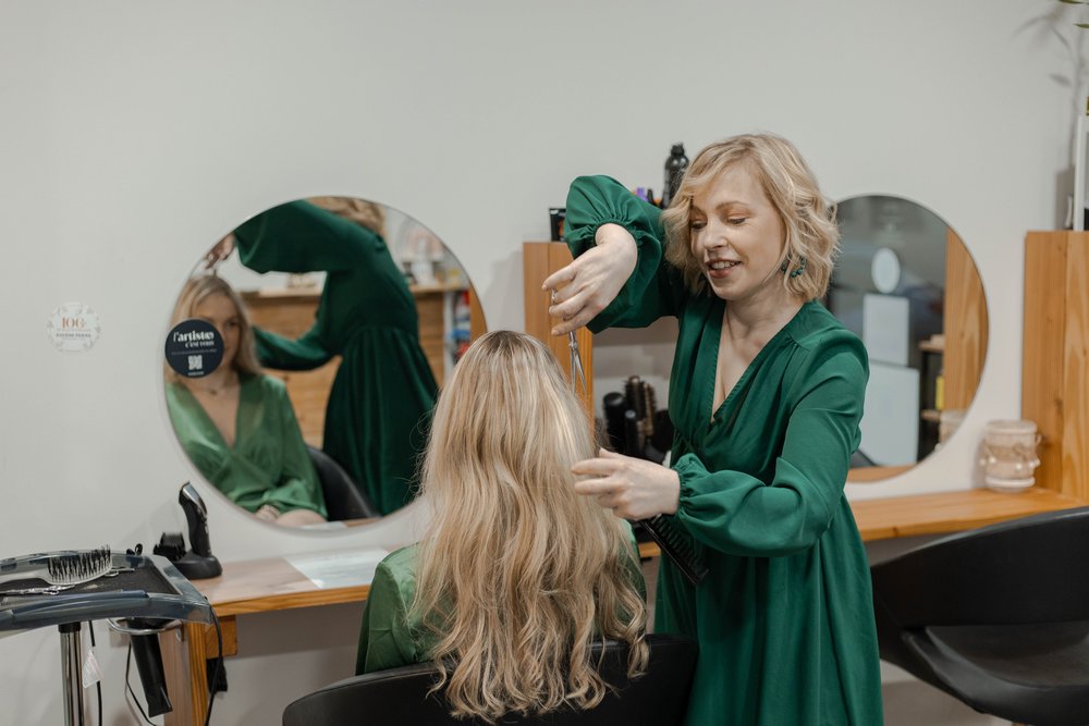 Reportage pour les artisans dans un salon de coiffure