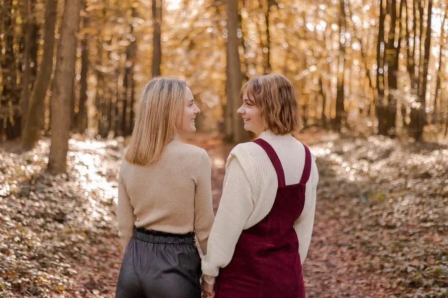 Séance entre soeurs à Roc la Tour, Ardennes