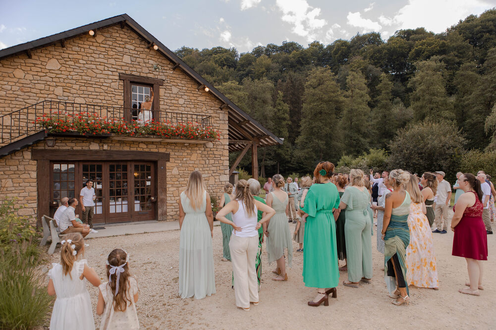 Lancé de bouquet de la mariée à Chassepierre